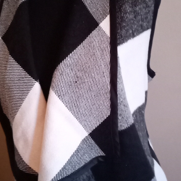 LADIES flowing Vest - Picture 8 of 11